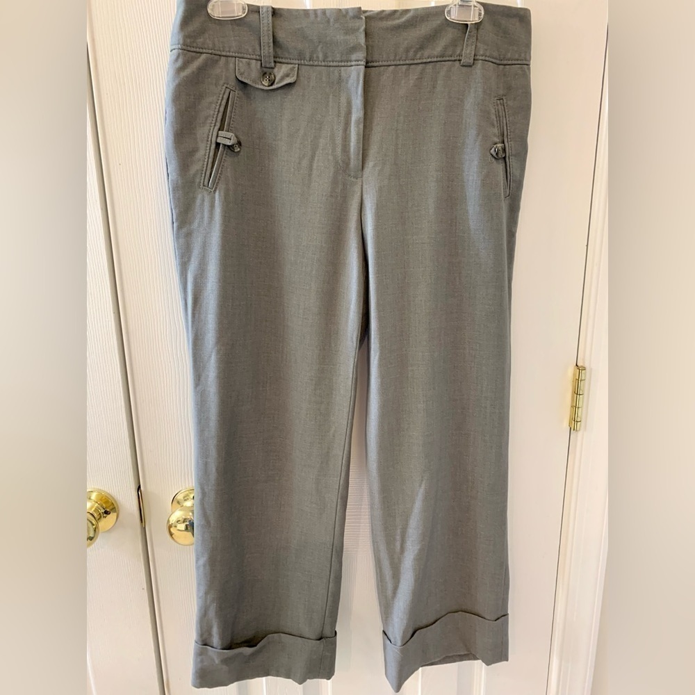 Ann Taylor Signature Fit Gray Cuffed Capri Size 6